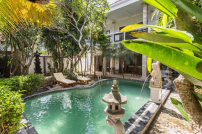 Tropical 4 bed 4 bath with large garden and private pool